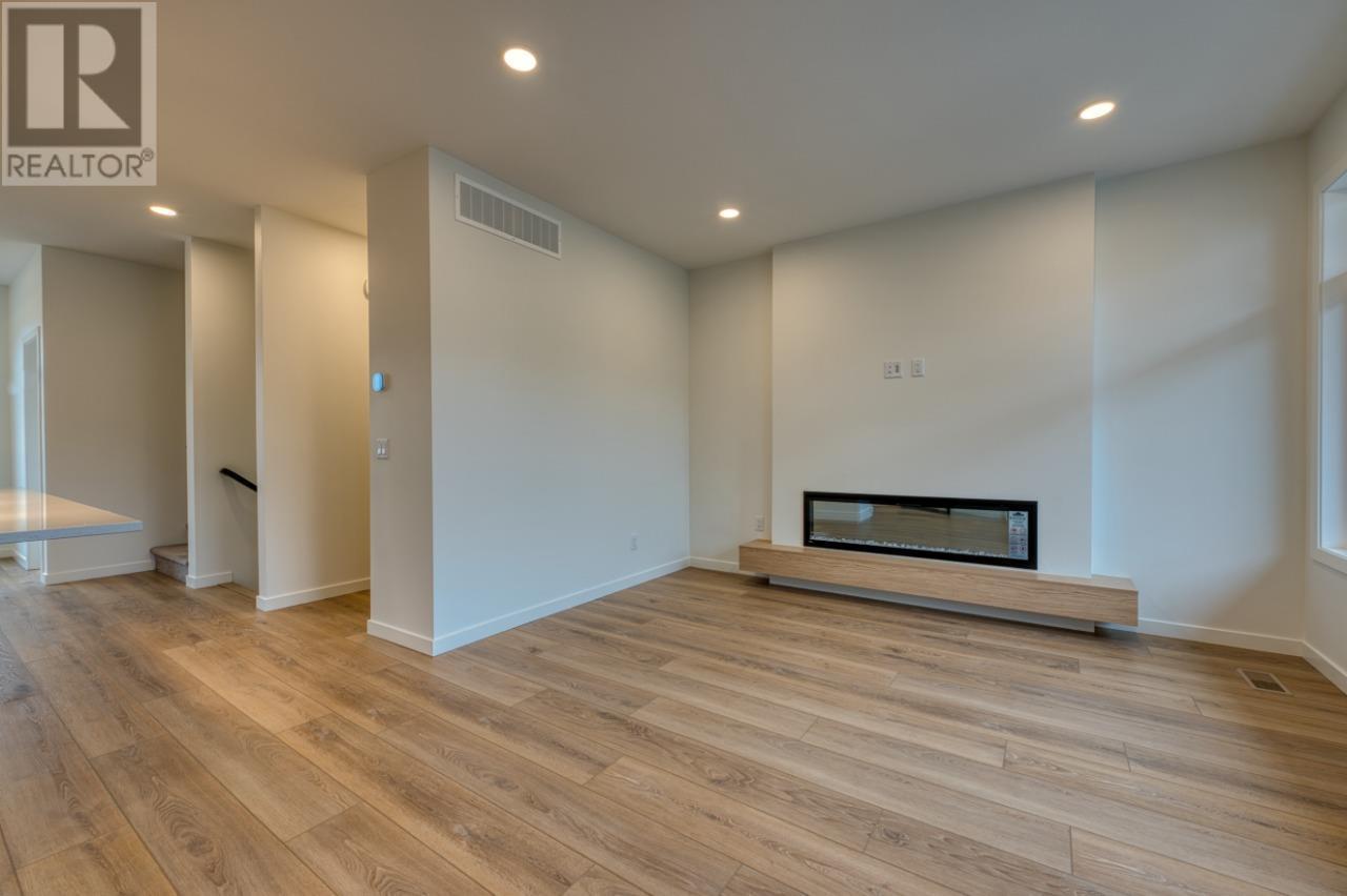 7599 Klinger Road Unit# 10, Vernon, BC - Indoor With Fireplace