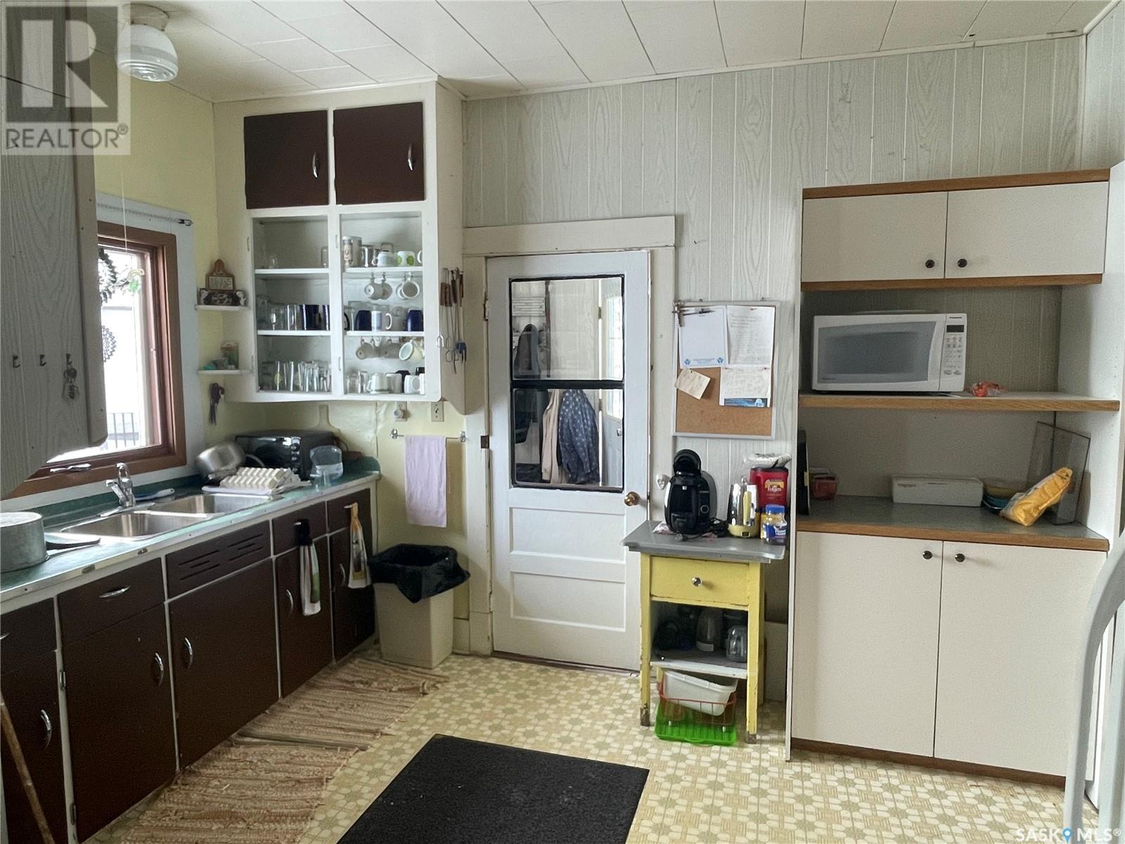 15 Kim Dawn Crescent, Fishing Lake, SK - Indoor Photo Showing Kitchen With Double Sink