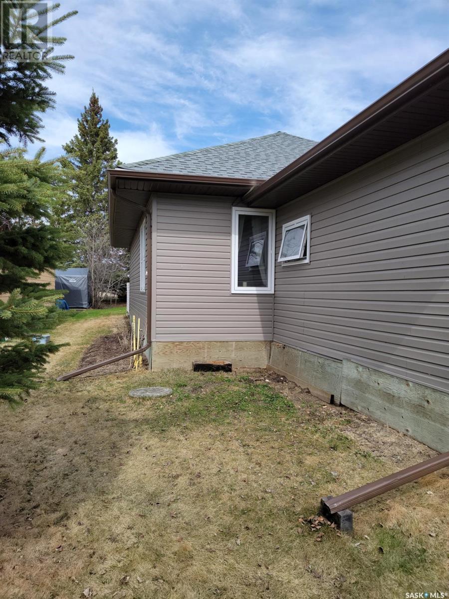15 Kim Dawn Crescent, Fishing Lake, SK - Outdoor