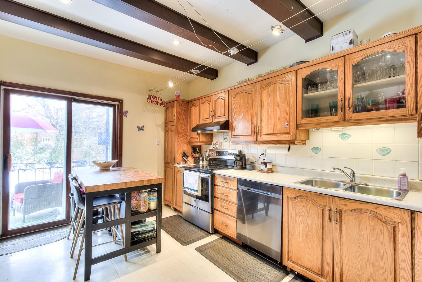 Dinette - 5325 - 5327 Av. Earnscliffe, Montréal (Côte-Des-Neiges/Notre-Dame-De-Grâce), QC - Indoor Photo Showing Kitchen With Double Sink