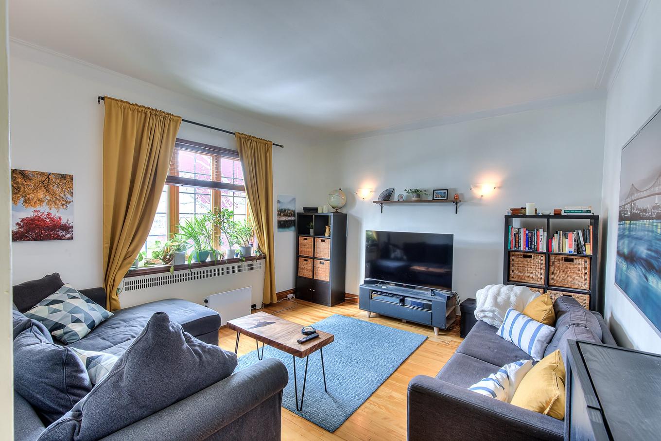 Living room - 5325 - 5327 Av. Earnscliffe, Montréal (Côte-Des-Neiges/Notre-Dame-De-Grâce), QC - Indoor Photo Showing Living Room