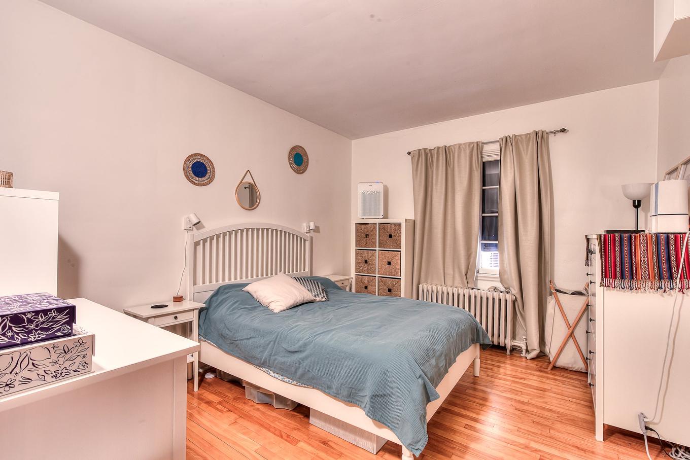 Primary bedroom - 5325 - 5327 Av. Earnscliffe, Montréal (Côte-Des-Neiges/Notre-Dame-De-Grâce), QC - Indoor Photo Showing Bedroom
