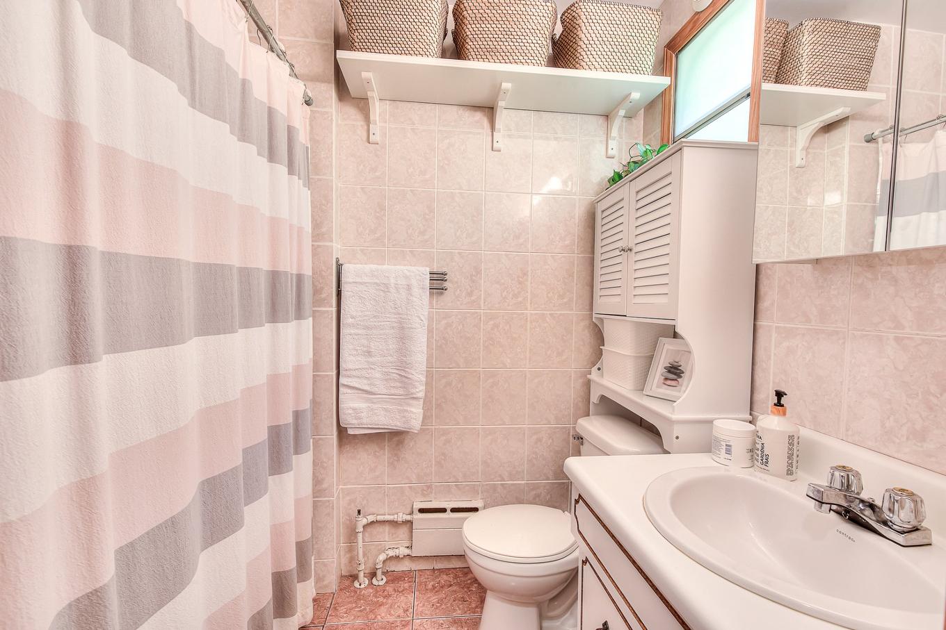 Bathroom - 5325 - 5327 Av. Earnscliffe, Montréal (Côte-Des-Neiges/Notre-Dame-De-Grâce), QC - Indoor Photo Showing Bathroom