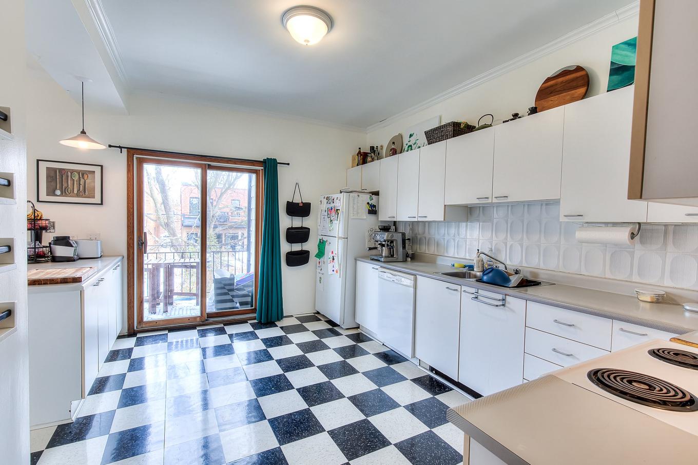 Kitchen - 5325 - 5327 Av. Earnscliffe, Montréal (Côte-Des-Neiges/Notre-Dame-De-Grâce), QC - Indoor Photo Showing Kitchen With Double Sink