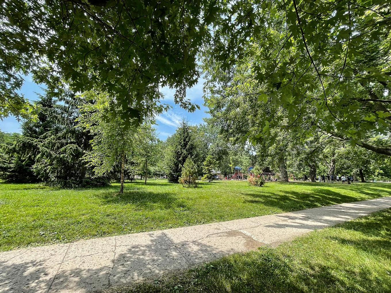 Nearby - 5325 - 5327 Av. Earnscliffe, Montréal (Côte-Des-Neiges/Notre-Dame-De-Grâce), QC - Outdoor