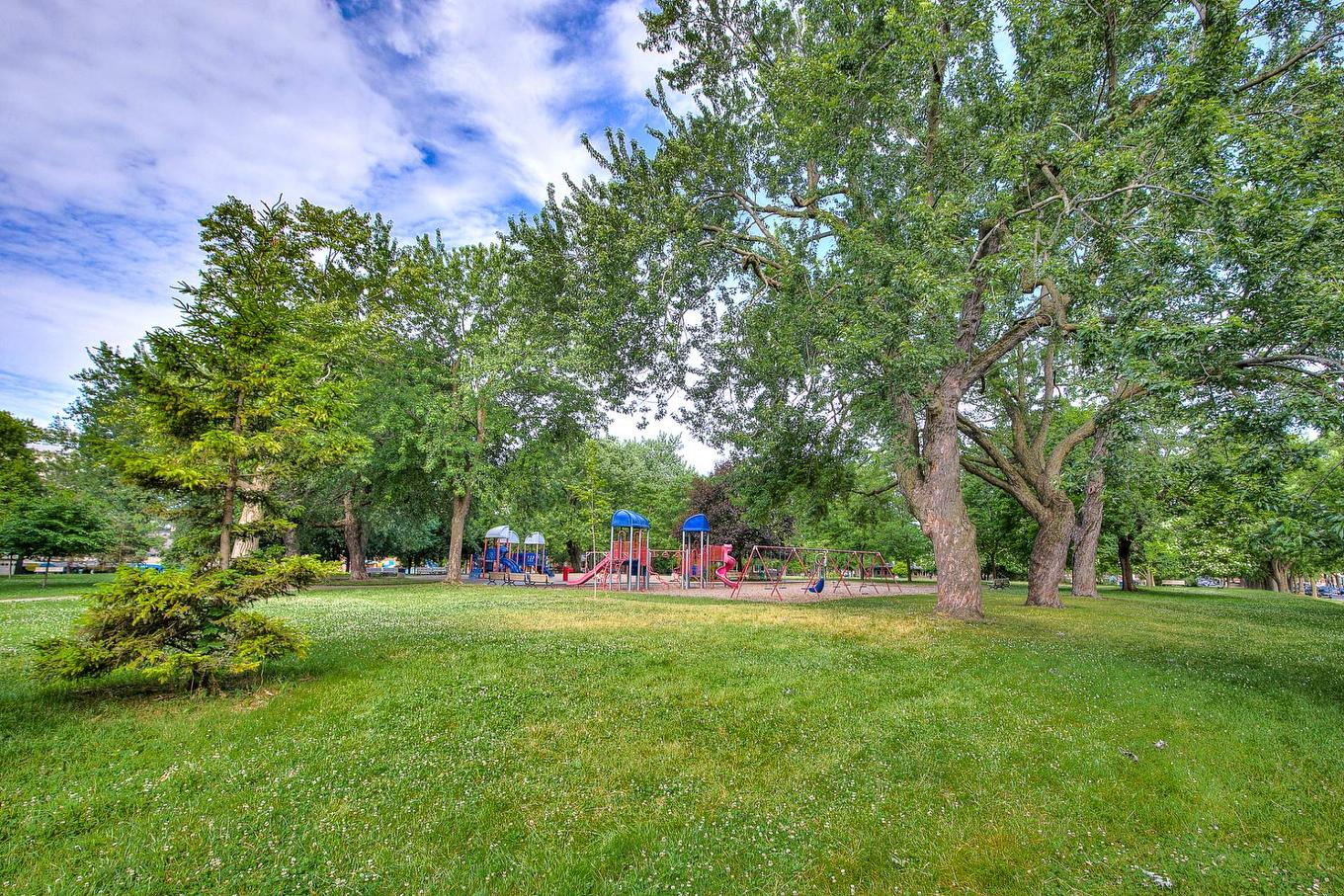 View - 5325 - 5327 Av. Earnscliffe, Montréal (Côte-Des-Neiges/Notre-Dame-De-Grâce), QC - Outdoor