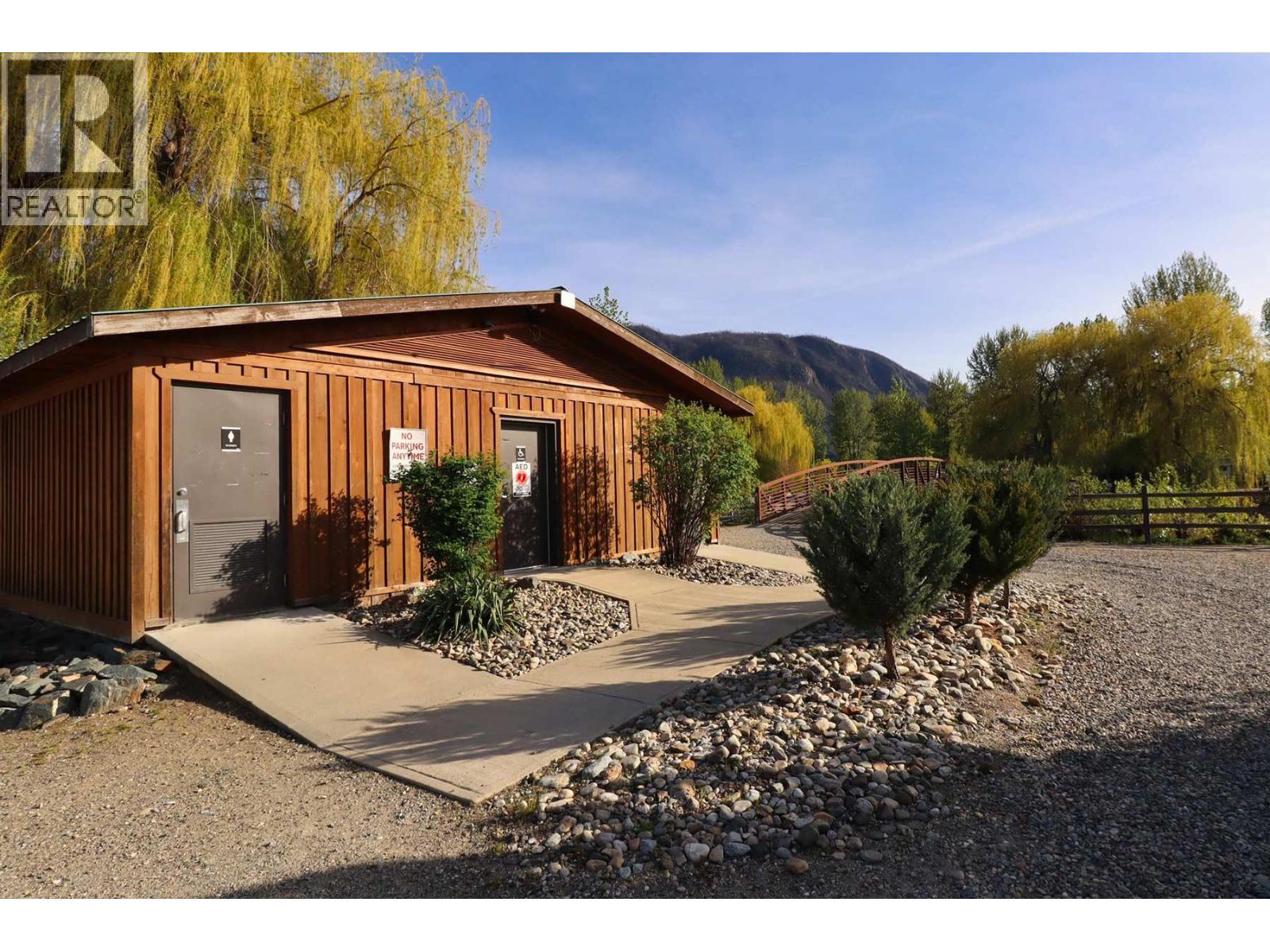 69 Cottonwood Drive, Lee Creek, BC