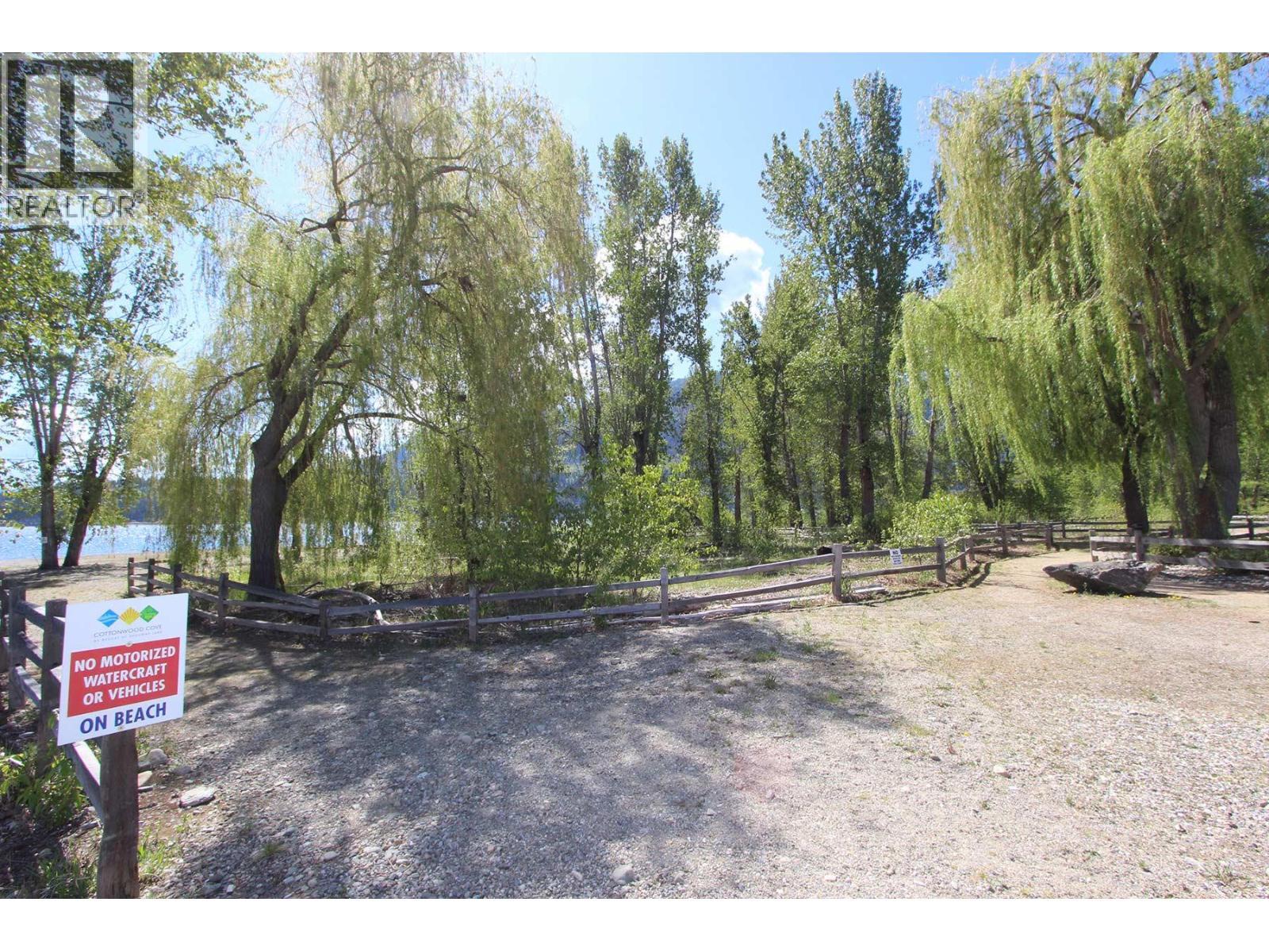 69 Cottonwood Drive, Lee Creek, BC