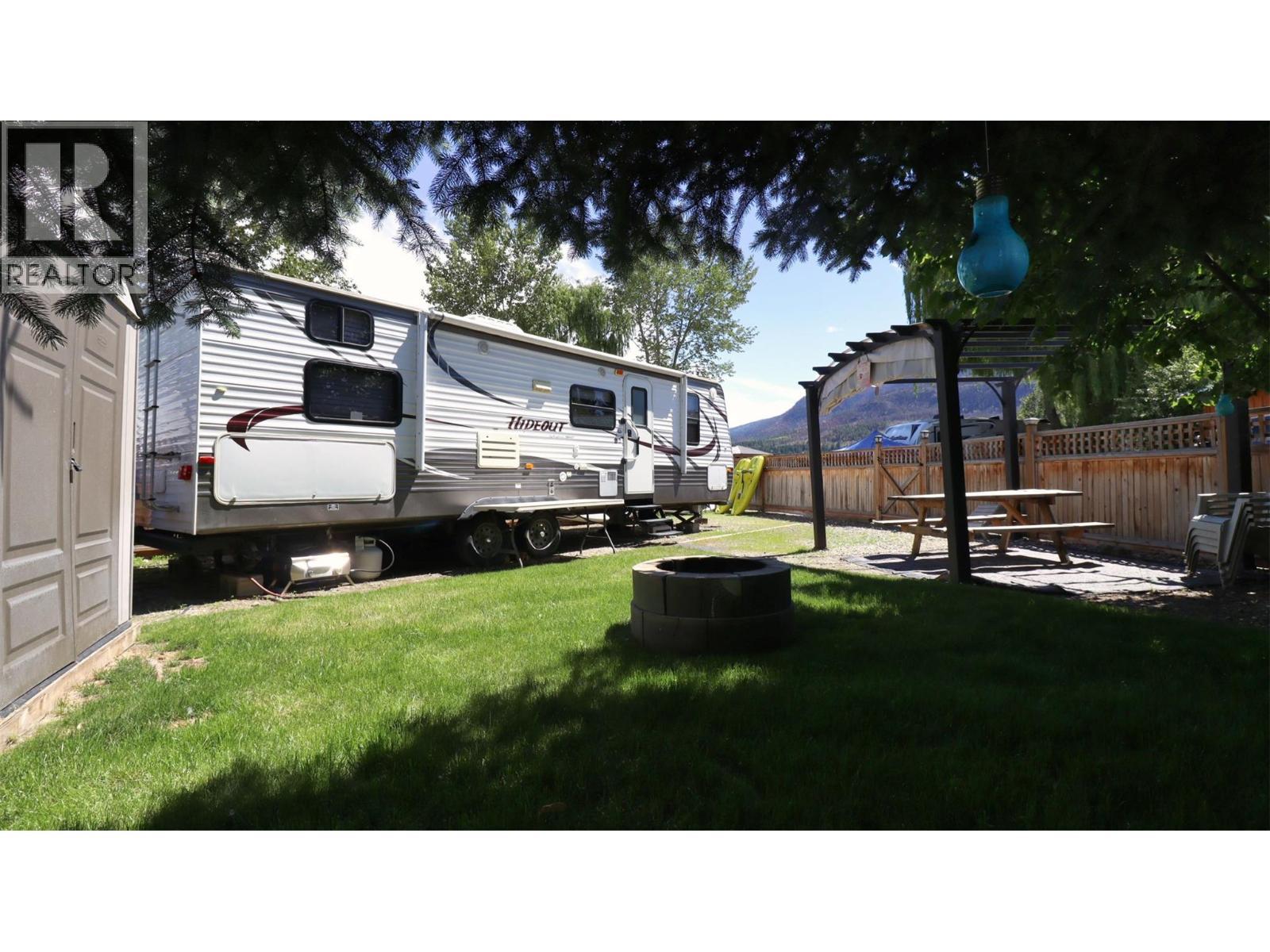 69 Cottonwood Drive, Lee Creek, BC