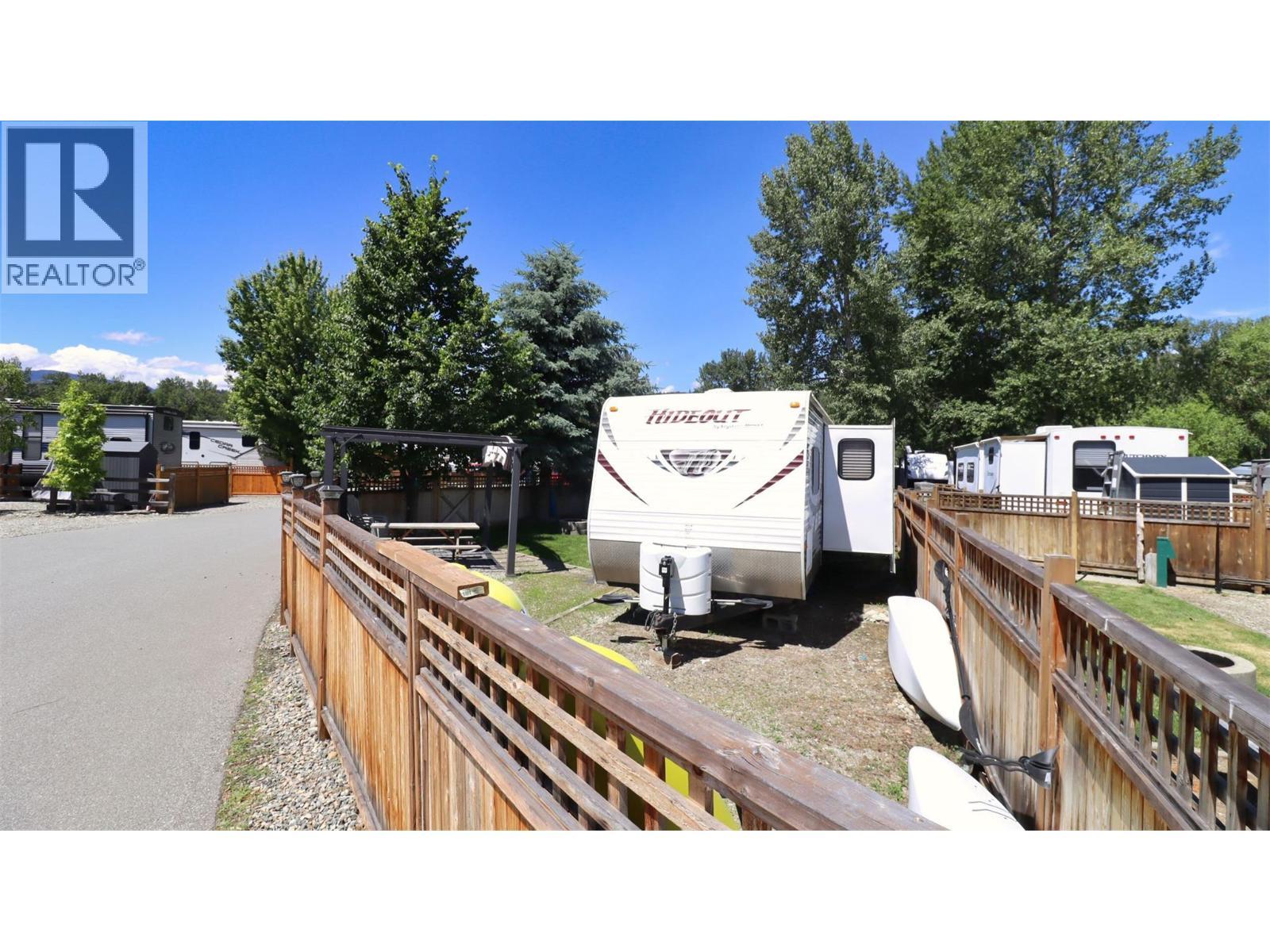 69 Cottonwood Drive, Lee Creek, BC