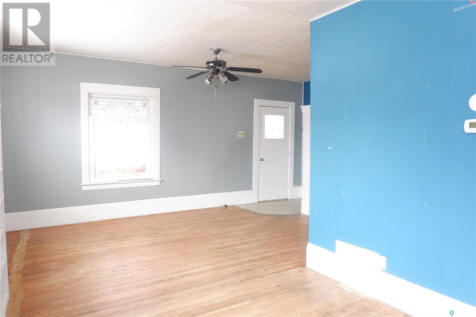 405 4Th Avenue E, Assiniboia, SK - Indoor Photo Showing Other Room