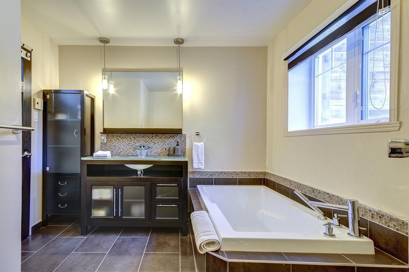 Bathroom - 1331 Rue Labelle, Mont-Tremblant, QC - Indoor Photo Showing Bathroom