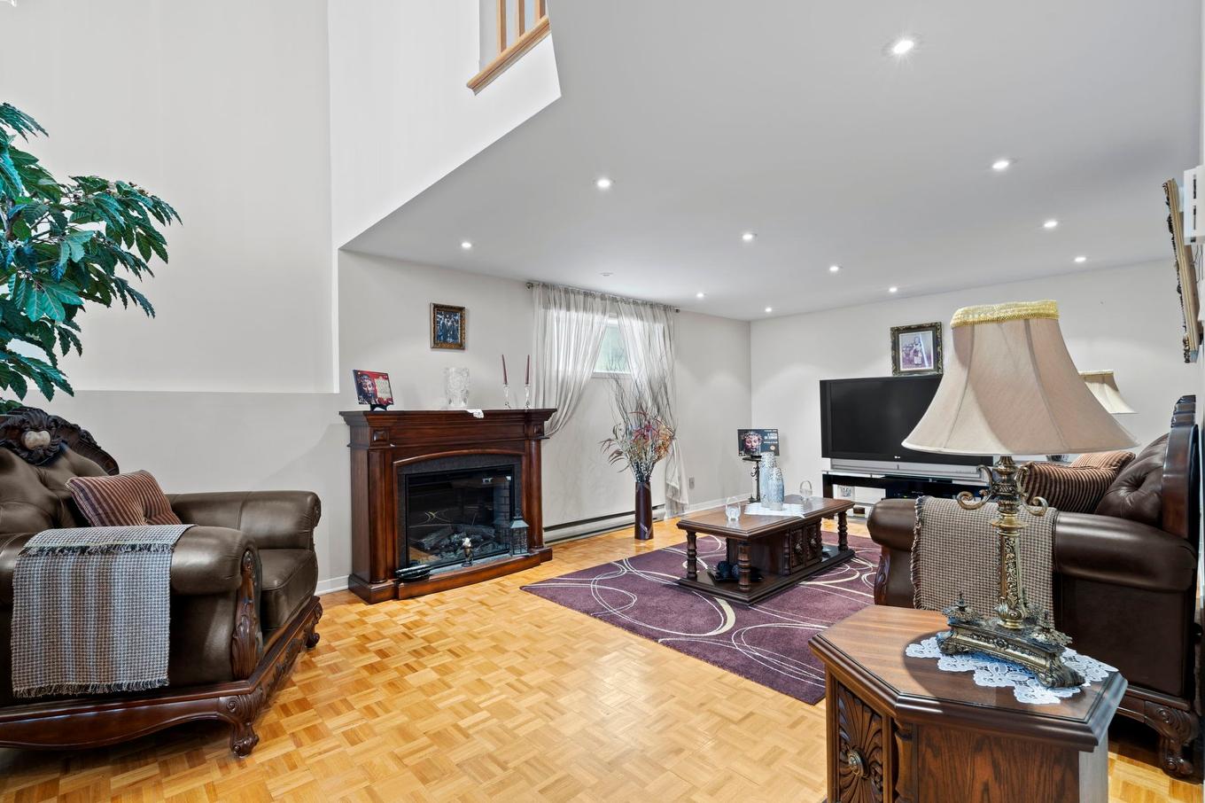 Salon - 6490 Rue Des Marronniers, Longueuil (Saint-Hubert), QC - Indoor With Fireplace