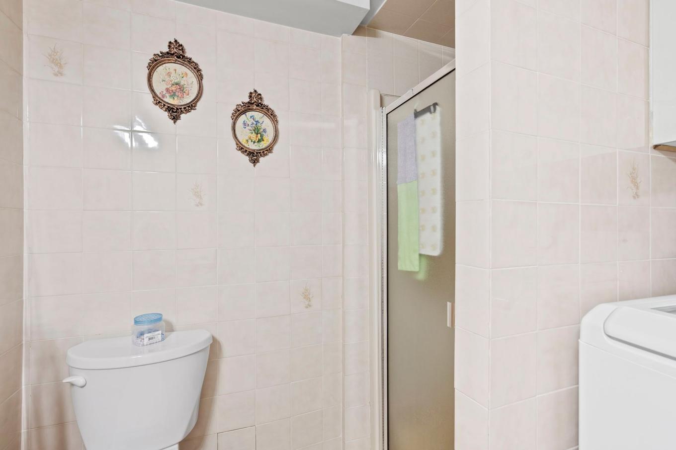 Salle de bains - 6490 Rue Des Marronniers, Longueuil (Saint-Hubert), QC - Indoor Photo Showing Bathroom