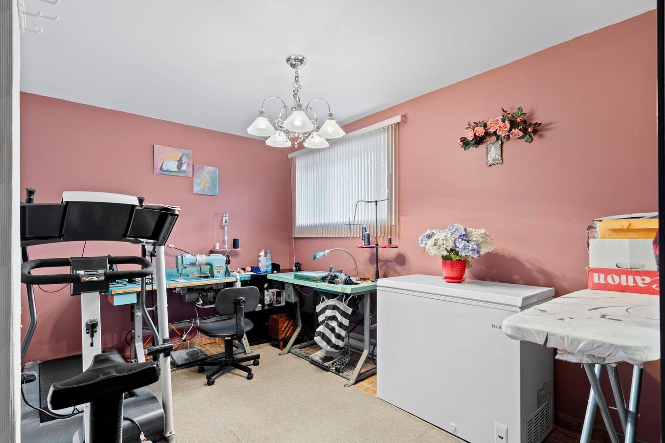 Boudoir - 6490 Rue Des Marronniers, Longueuil (Saint-Hubert), QC - Indoor