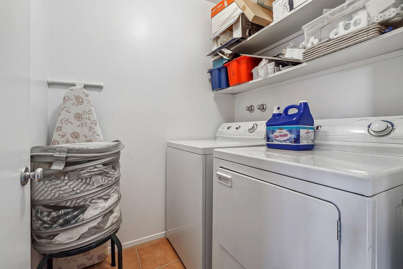 Laundry room - 301-1630 Rue Mcnamara, Laval (Chomedey), QC - Indoor Photo Showing Laundry Room