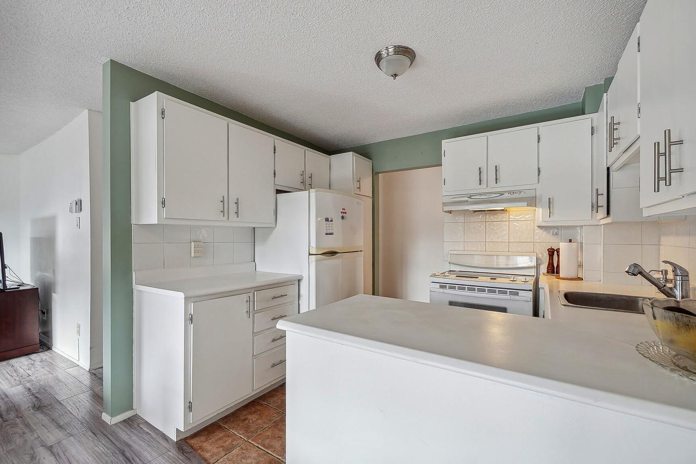 Kitchen - 301-1630 Rue Mcnamara, Laval (Chomedey), QC - Indoor Photo Showing Kitchen