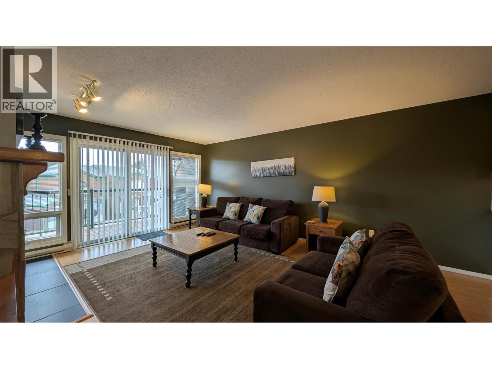 5155 Fairway Drive Unit# 703, Fairmont Hot Springs, BC - Indoor Photo Showing Living Room