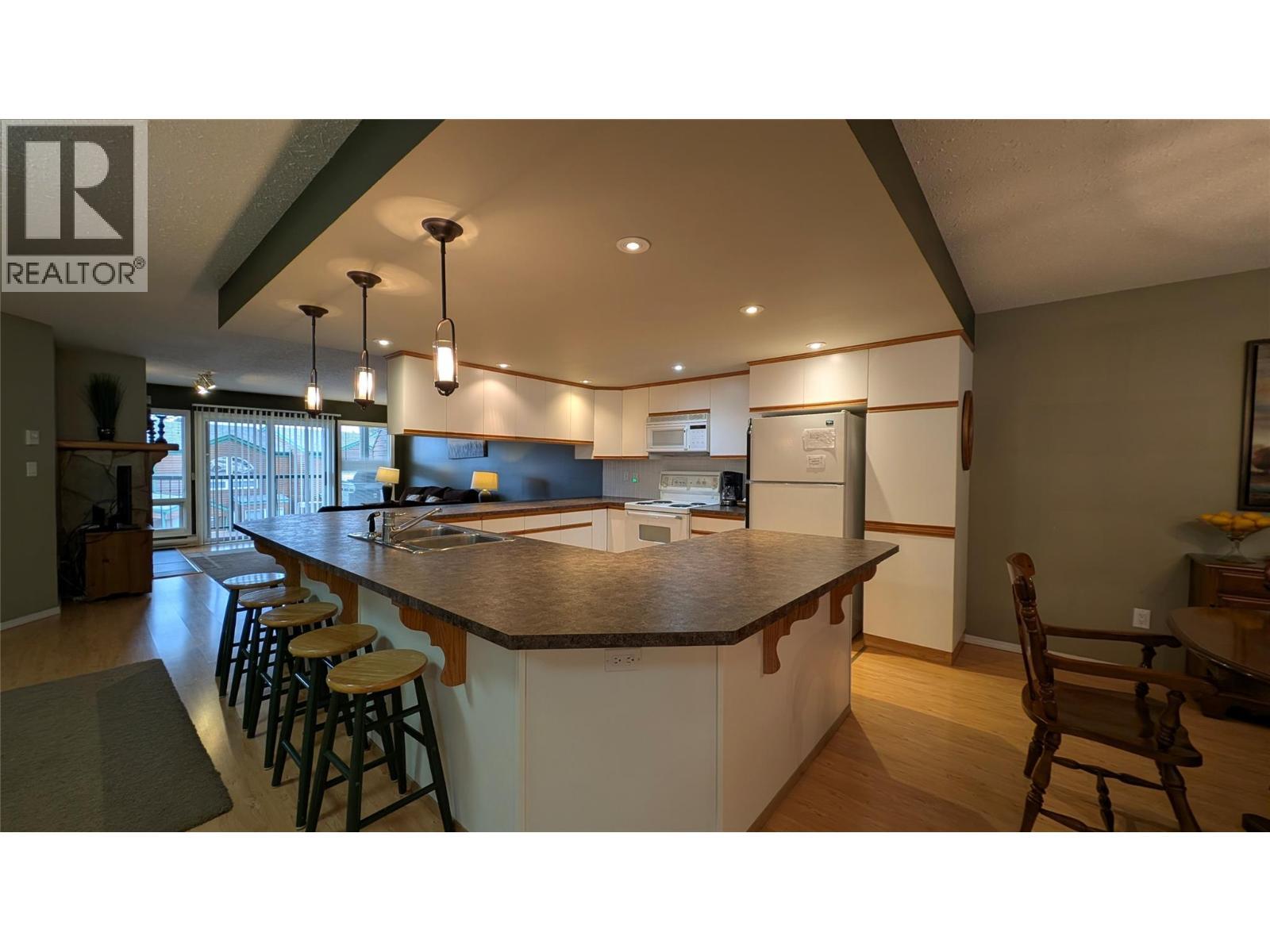 5155 Fairway Drive Unit# 703, Fairmont Hot Springs, BC - Indoor Photo Showing Dining Room
