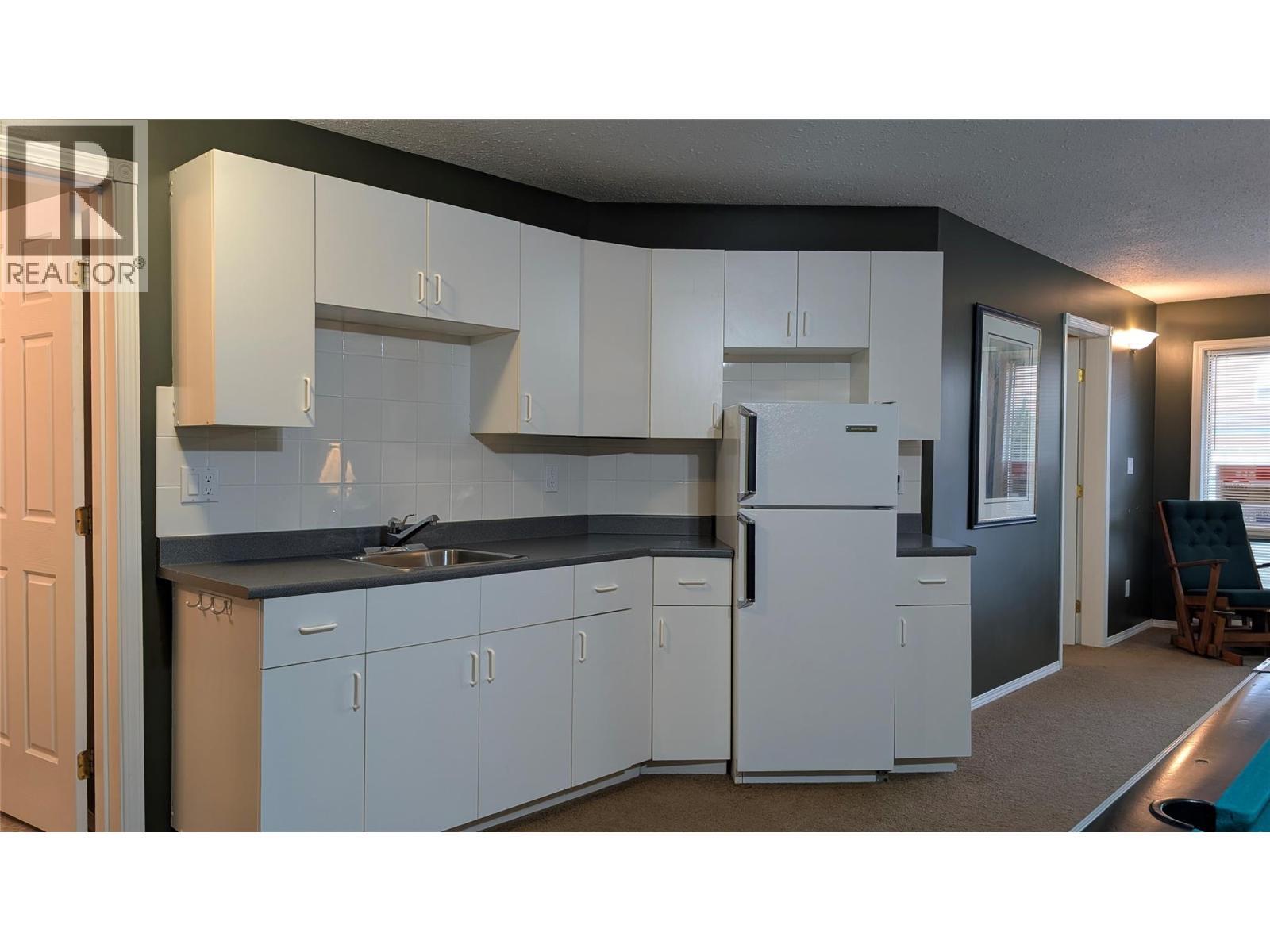 5155 Fairway Drive Unit# 703, Fairmont Hot Springs, BC - Indoor Photo Showing Kitchen