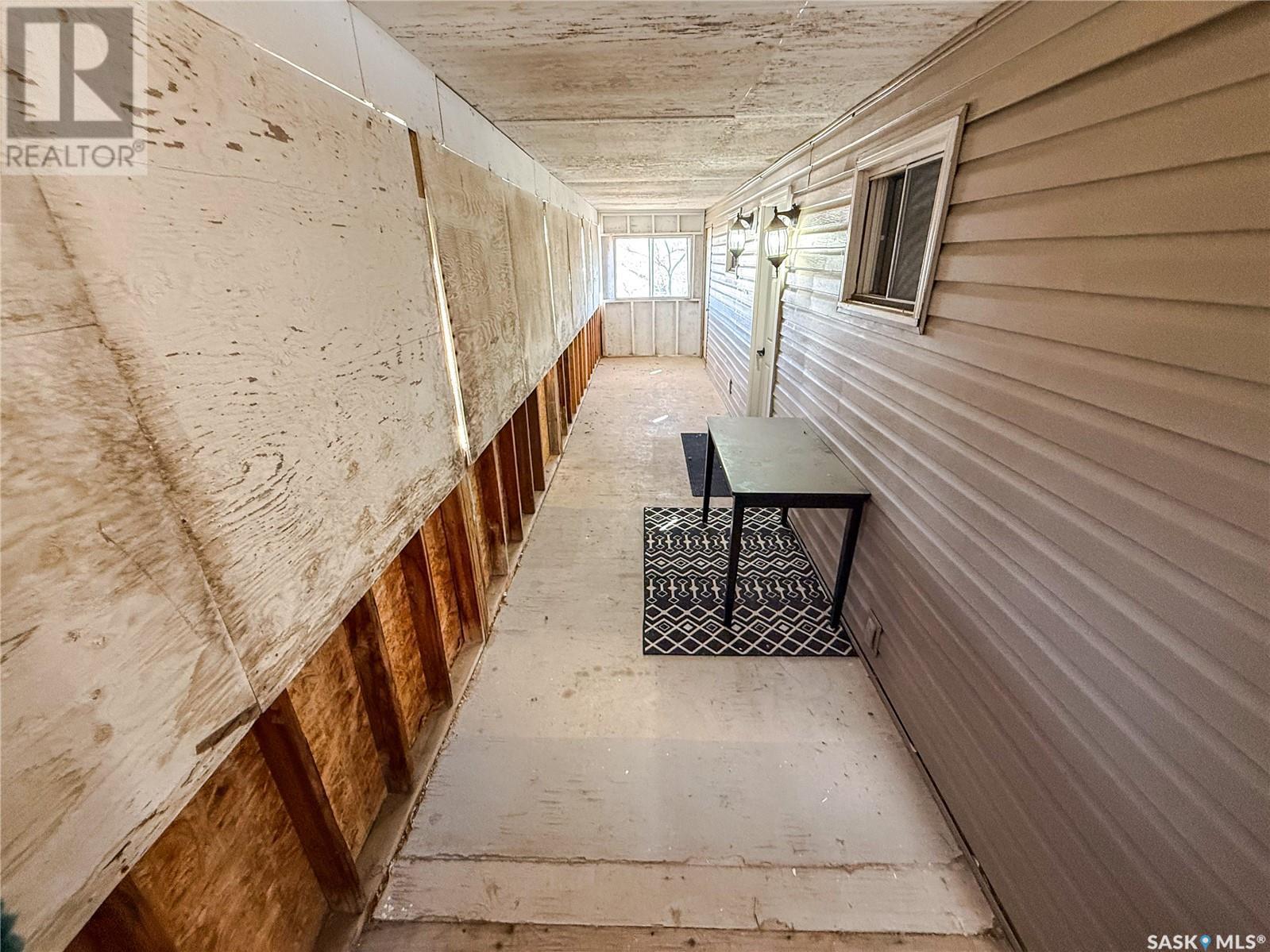 103 1St Street E, Frontier, SK - Indoor Photo Showing Other Room