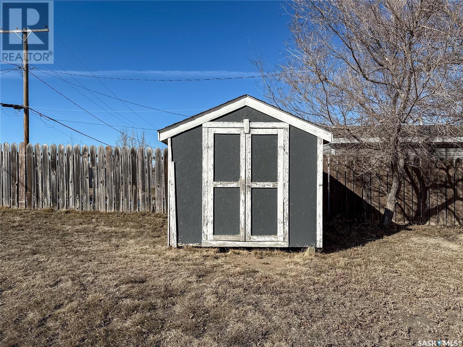 103 1St Street E, Frontier, SK - Outdoor