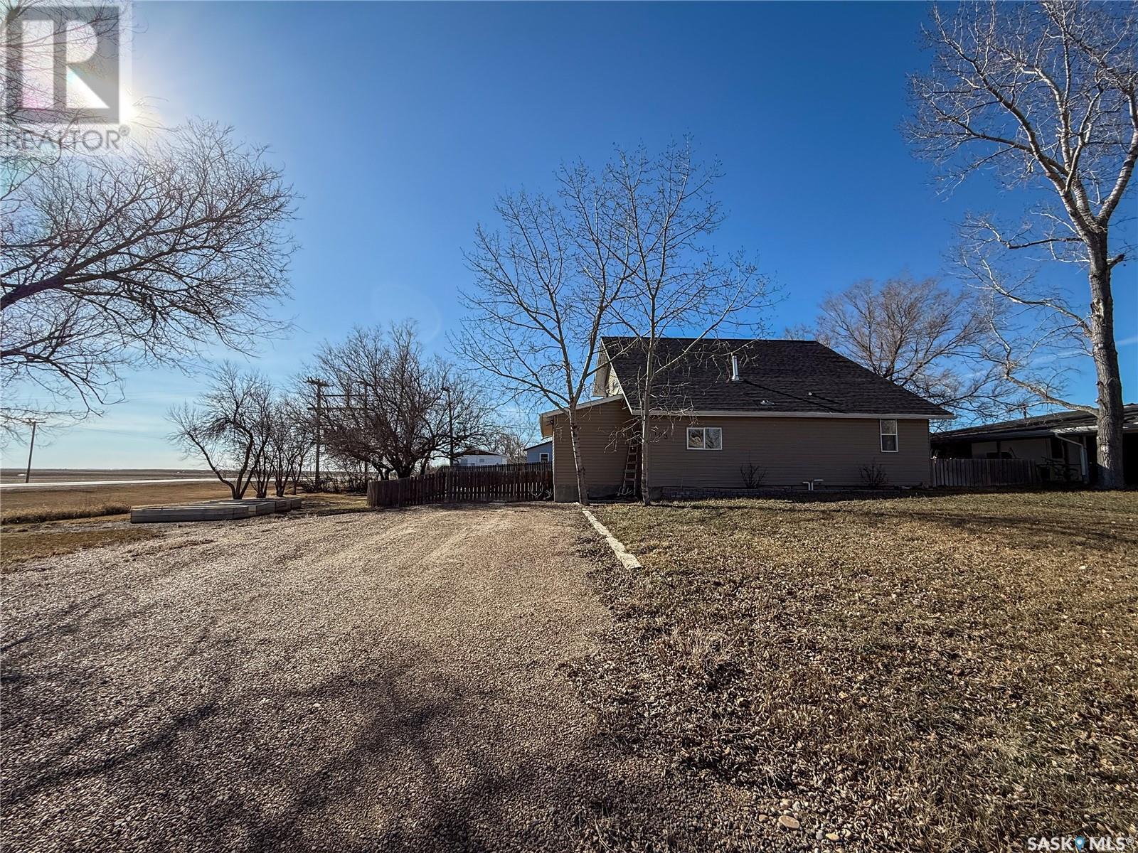 103 1St Street E, Frontier, SK - Outdoor