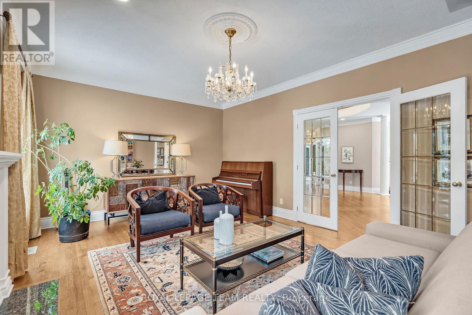 1345 Potter Drive, Ottawa, ON - Indoor Photo Showing Living Room