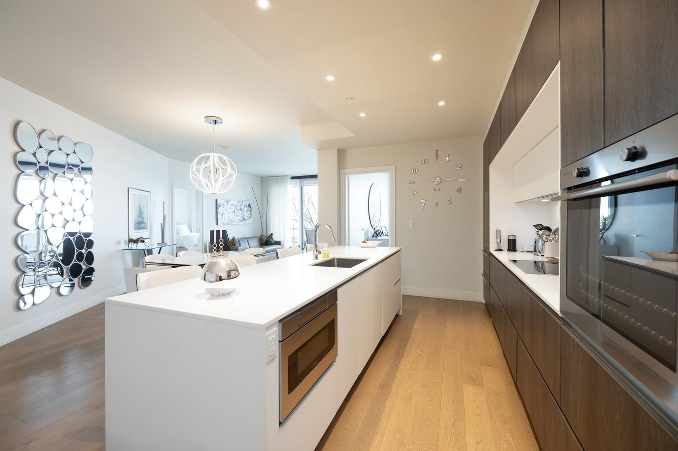 Cuisine - 106-36 Ch. Du Bord-Du-Lac-Lakeshore, Pointe-Claire, QC - Indoor Photo Showing Kitchen With Upgraded Kitchen