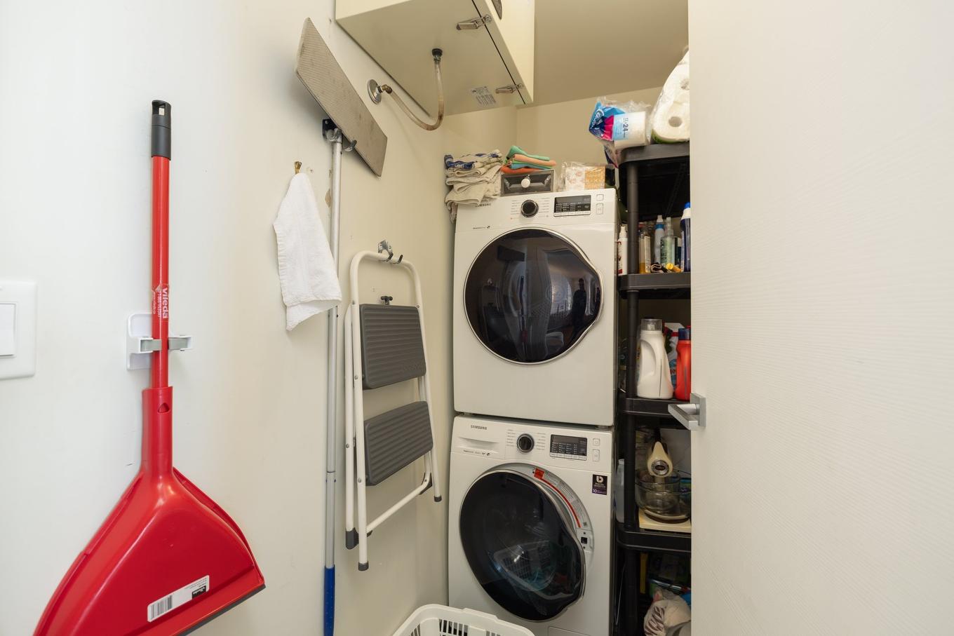 Salle de lavage - 106-36 Ch. Du Bord-Du-Lac-Lakeshore, Pointe-Claire, QC - Indoor Photo Showing Laundry Room