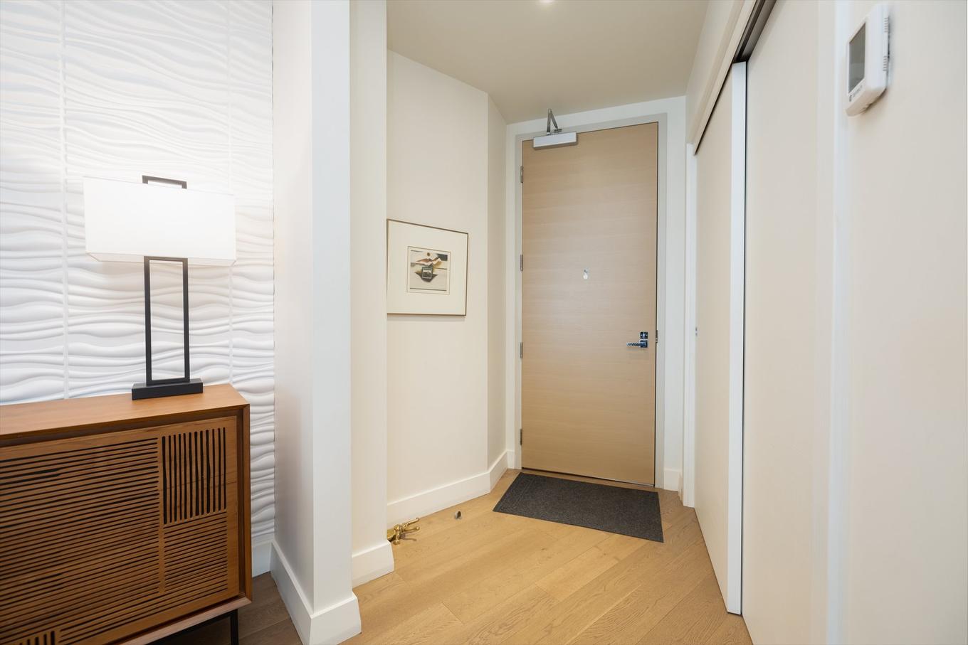 Hall d'entrée/Vestibule - 106-36 Ch. Du Bord-Du-Lac-Lakeshore, Pointe-Claire, QC - Indoor Photo Showing Other Room