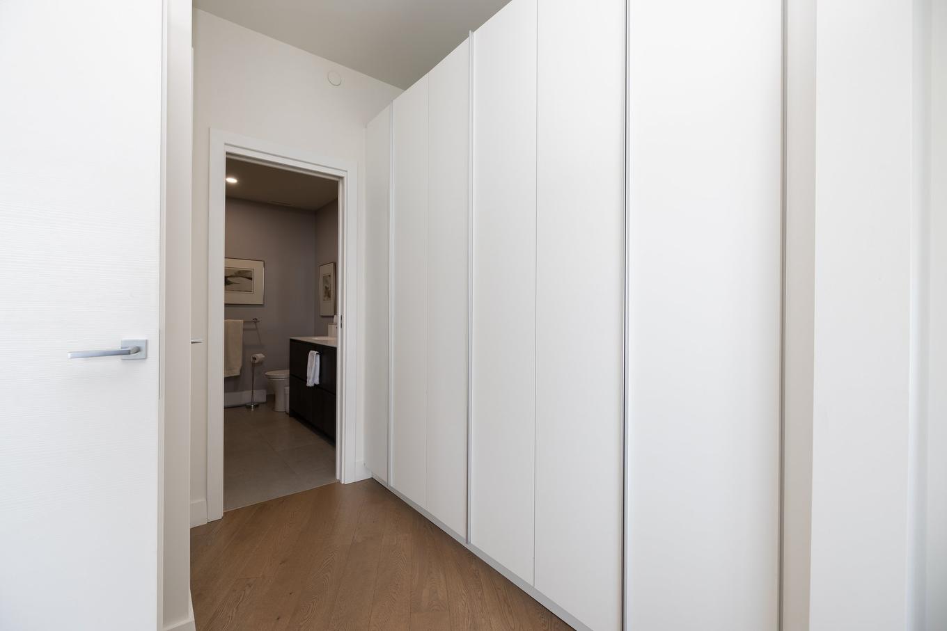 Penderie (Walk-in) - 106-36 Ch. Du Bord-Du-Lac-Lakeshore, Pointe-Claire, QC - Indoor Photo Showing Other Room