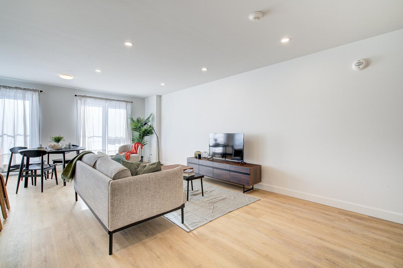 Salon - 201-2061 Ch. Ridge, Huntingdon, QC - Indoor Photo Showing Living Room