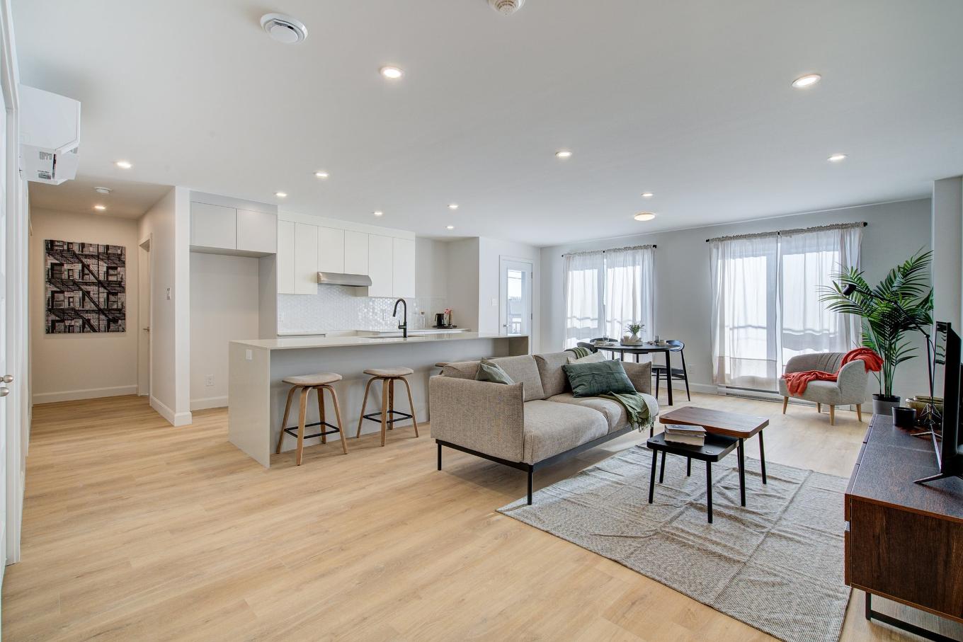 Vue d'ensemble - 103-2061 Ch. Ridge, Huntingdon, QC - Indoor Photo Showing Living Room