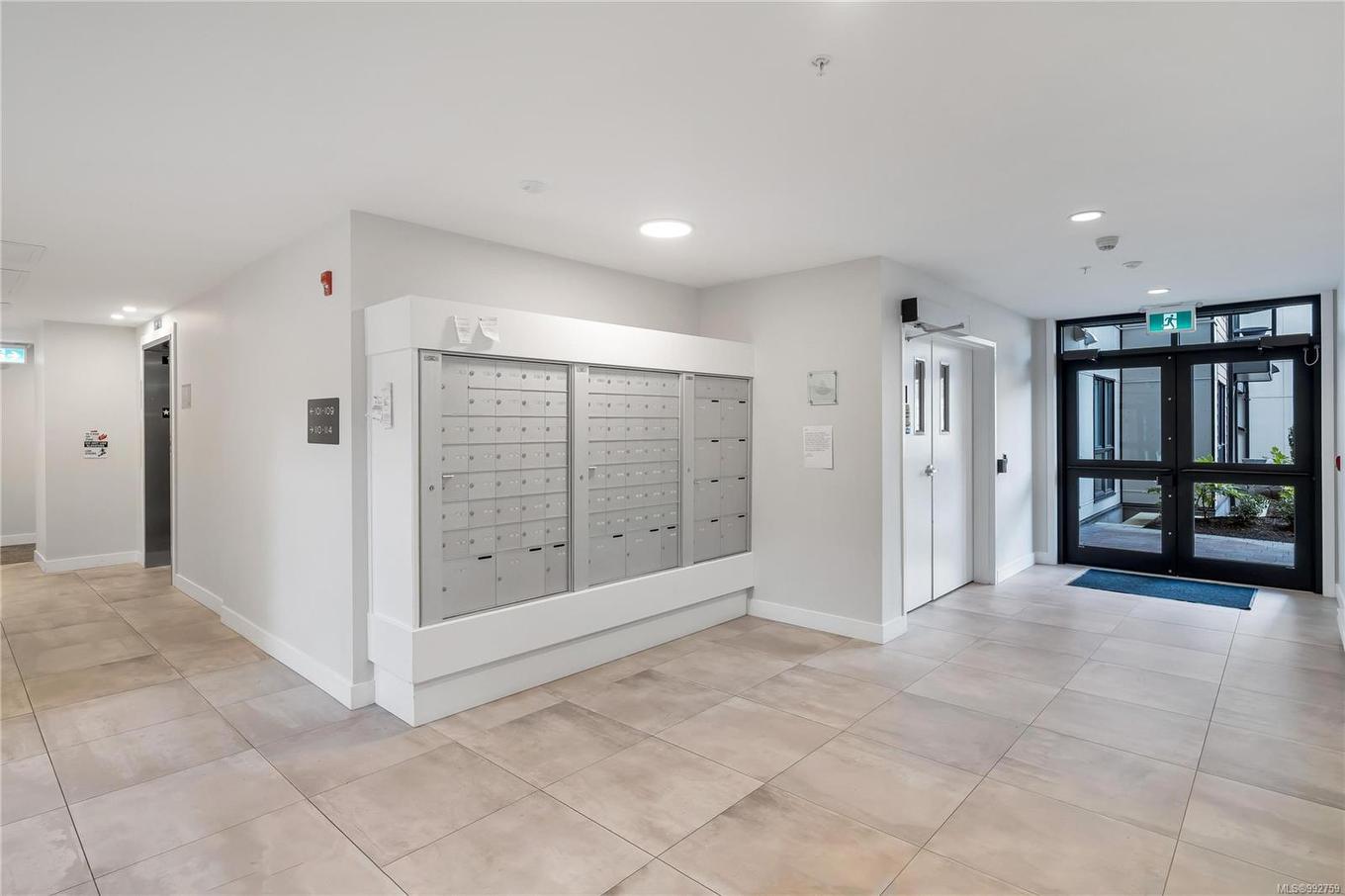 205-4030 Shelbourne St, Saanich, BC - Indoor Photo Showing Other Room