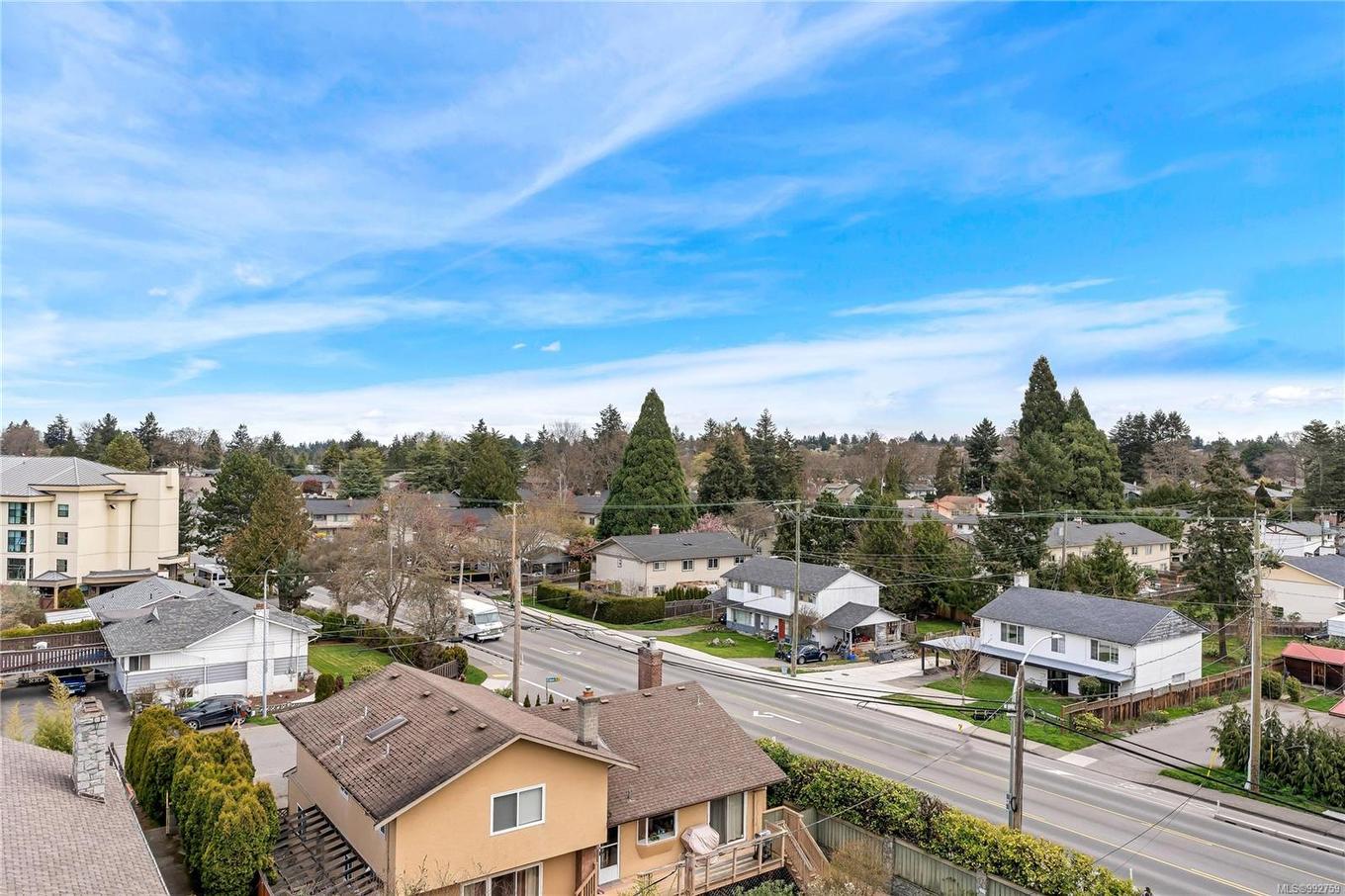 205-4030 Shelbourne St, Saanich, BC - Outdoor With View