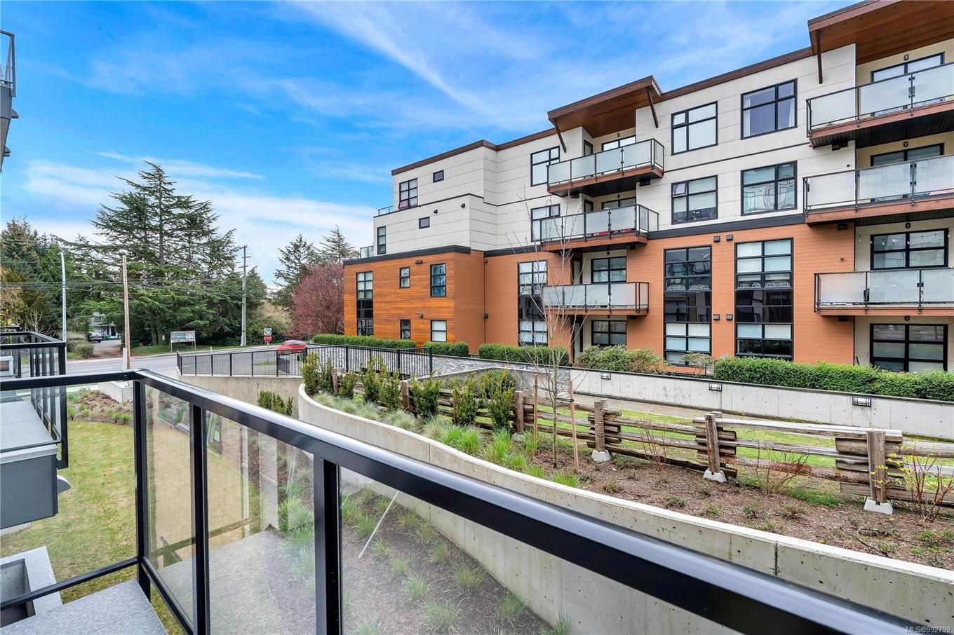 205-4030 Shelbourne St, Saanich, BC - Outdoor With Balcony