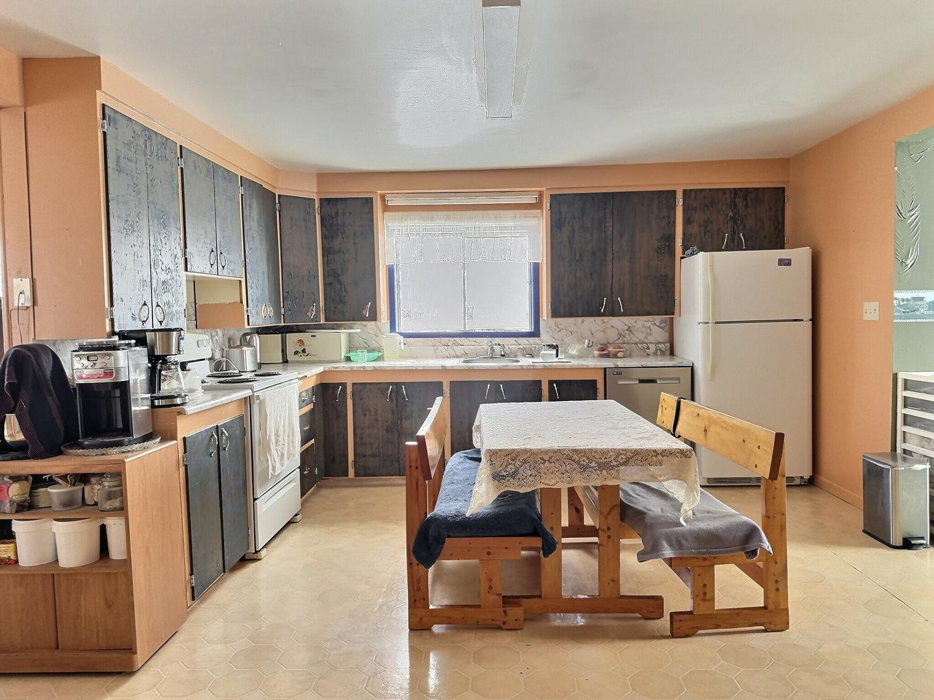 Cuisine - 770 Route 111 O., Macamic, QC