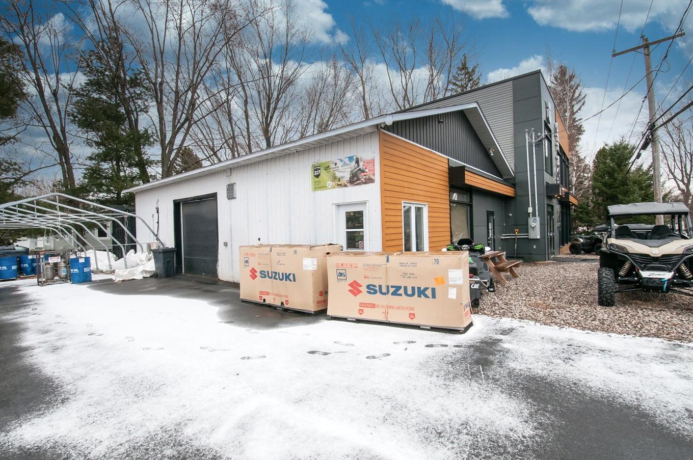 Garage - 200 16E Avenue O., Venise-En-Québec, QC - Outdoor