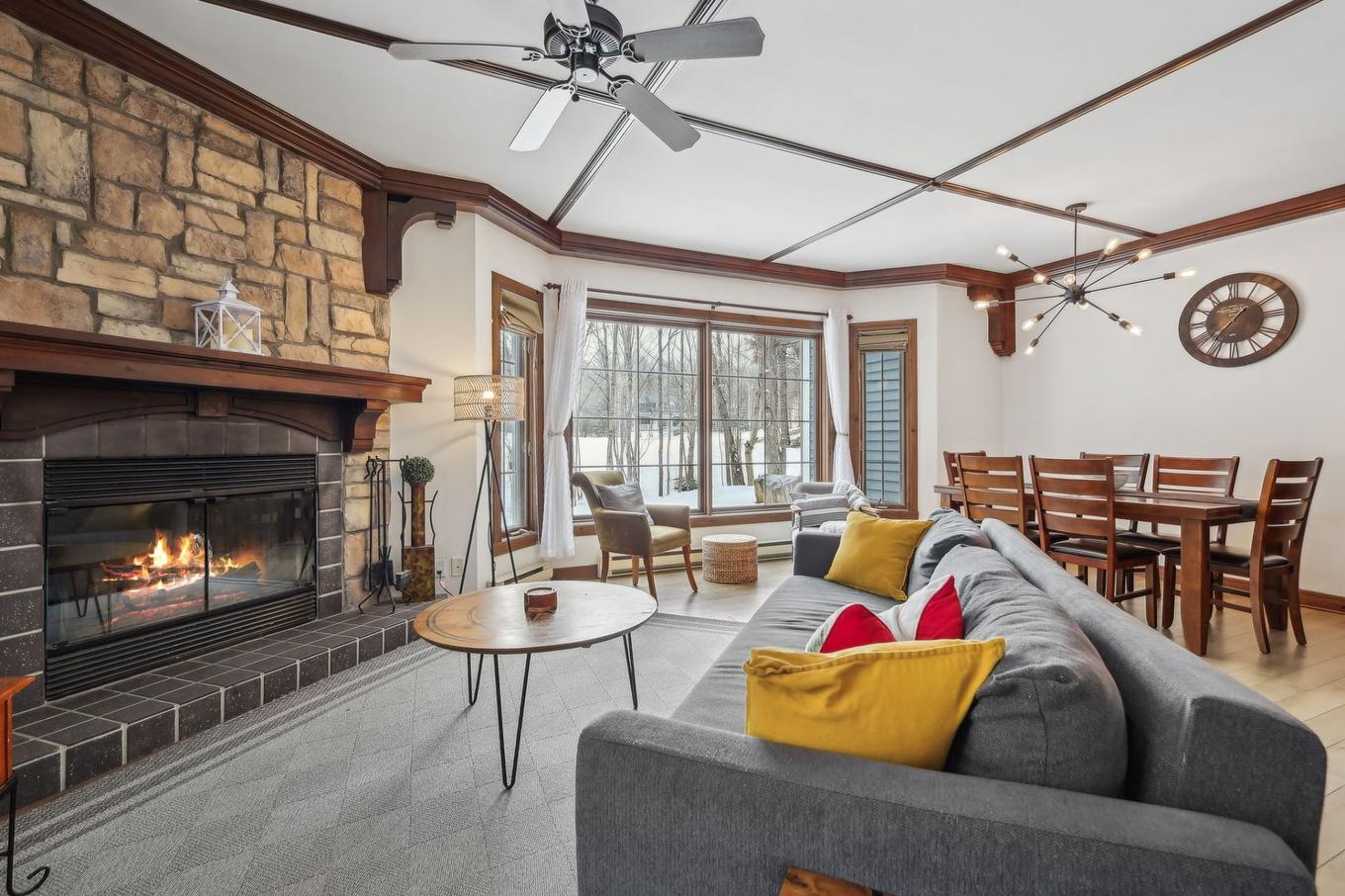 Living room - 9-118 Ch. Des Quatre-Sommets, Mont-Tremblant, QC - Indoor Photo Showing Living Room With Fireplace