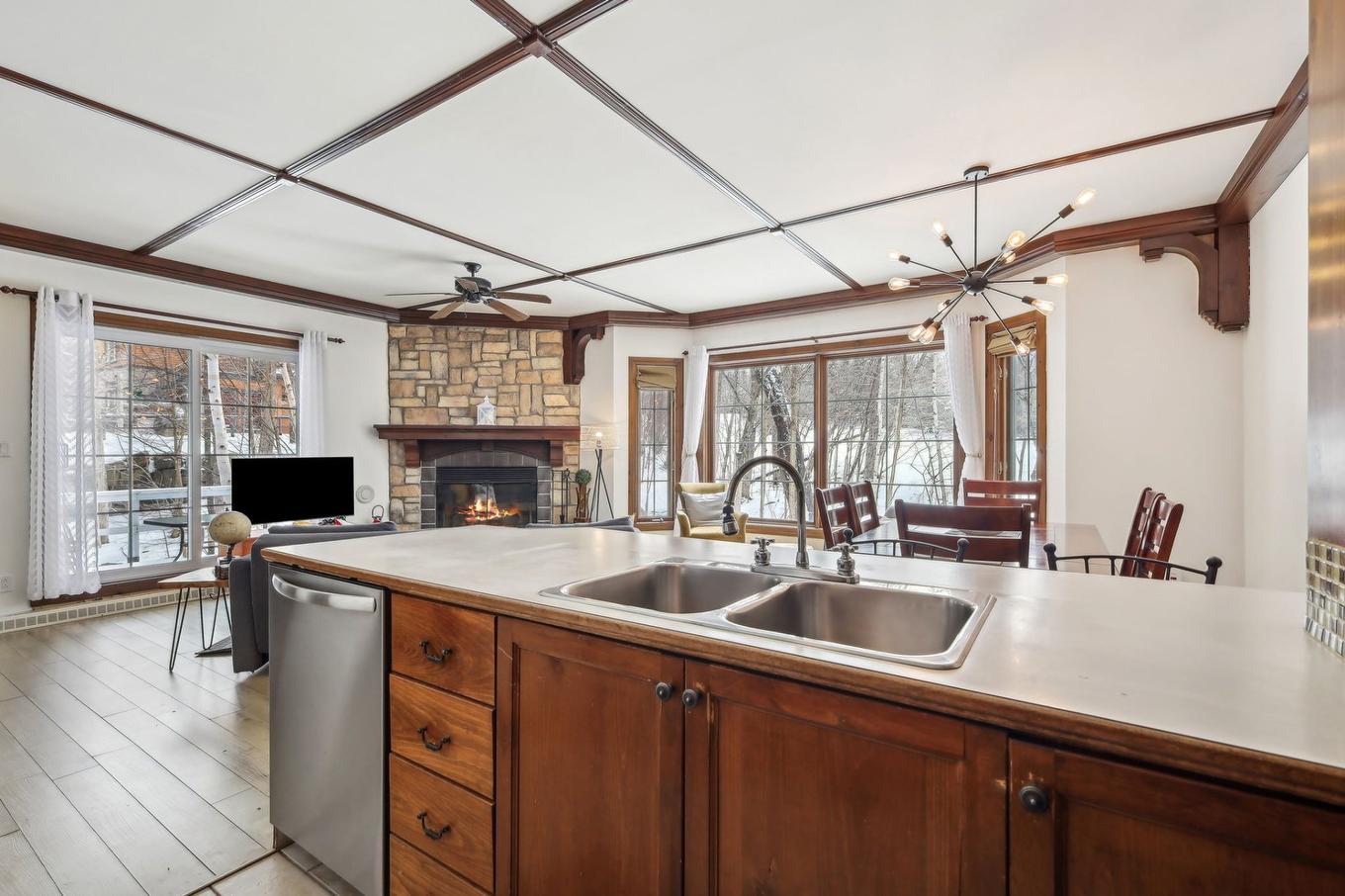 Kitchen - 9-118 Ch. Des Quatre-Sommets, Mont-Tremblant, QC - Indoor Photo Showing Kitchen With Double Sink