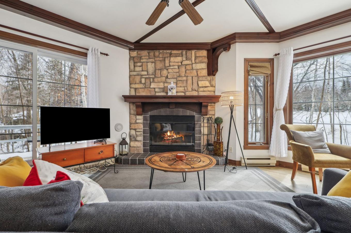Living room - 9-118 Ch. Des Quatre-Sommets, Mont-Tremblant, QC - Indoor Photo Showing Living Room With Fireplace