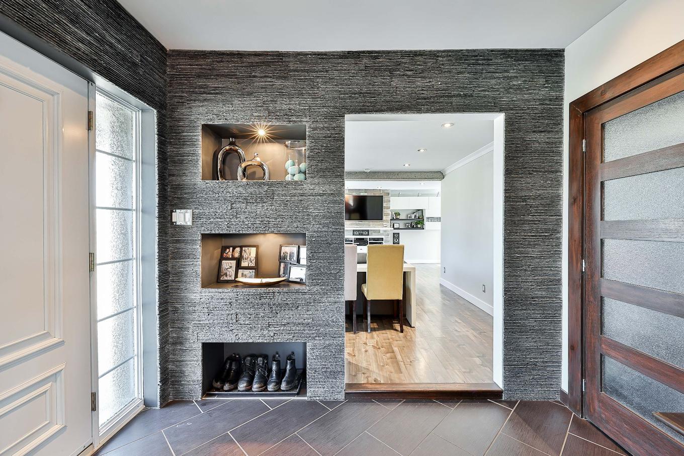 Hall d'entrée - 6680Z Boul. Laurier, Terrebonne (La Plaine), QC - Indoor With Fireplace