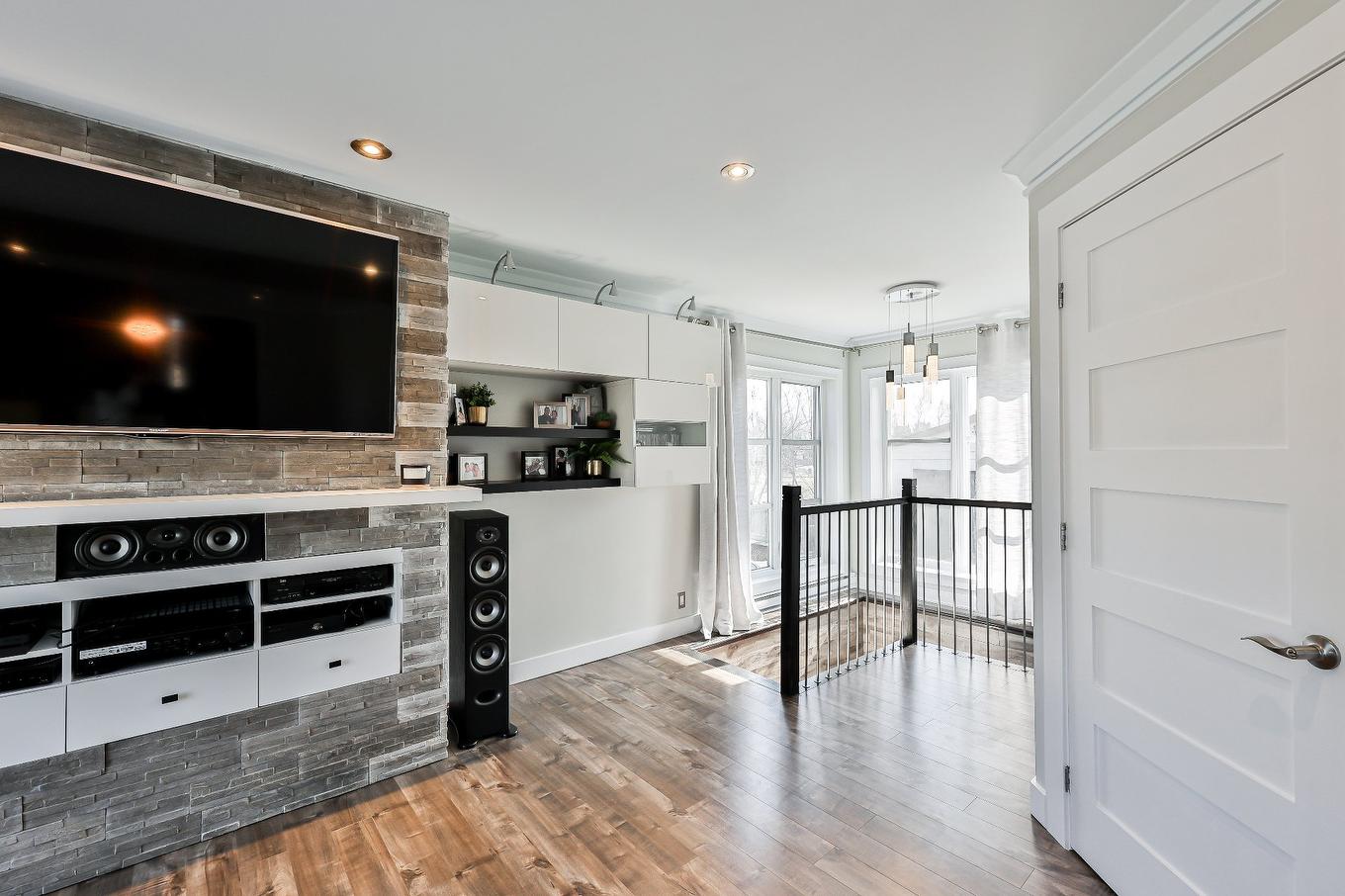 Salon - 6680Z Boul. Laurier, Terrebonne (La Plaine), QC - Indoor