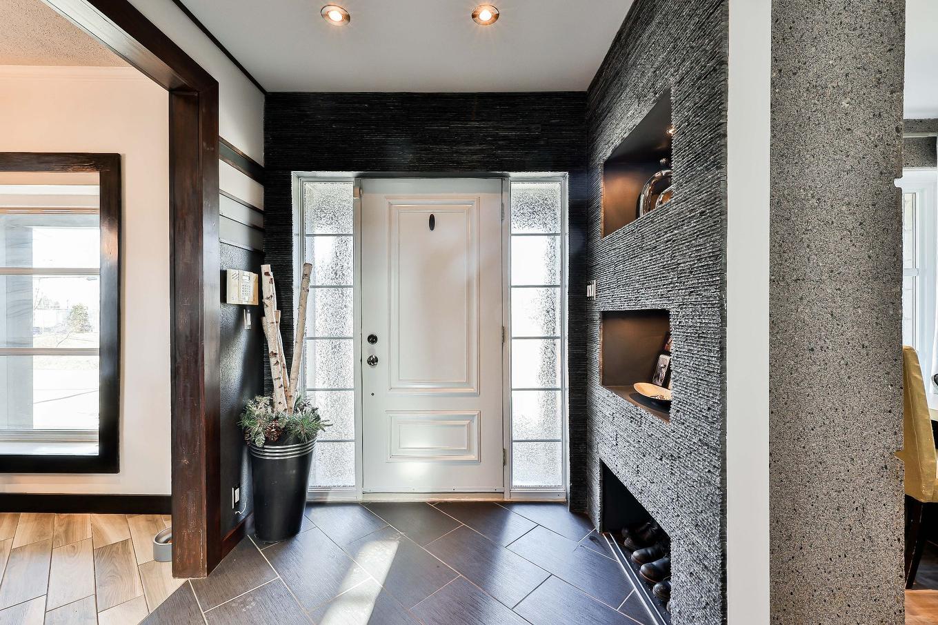 Hall d'entrée - 6680Z Boul. Laurier, Terrebonne (La Plaine), QC - Indoor Photo Showing Other Room With Fireplace