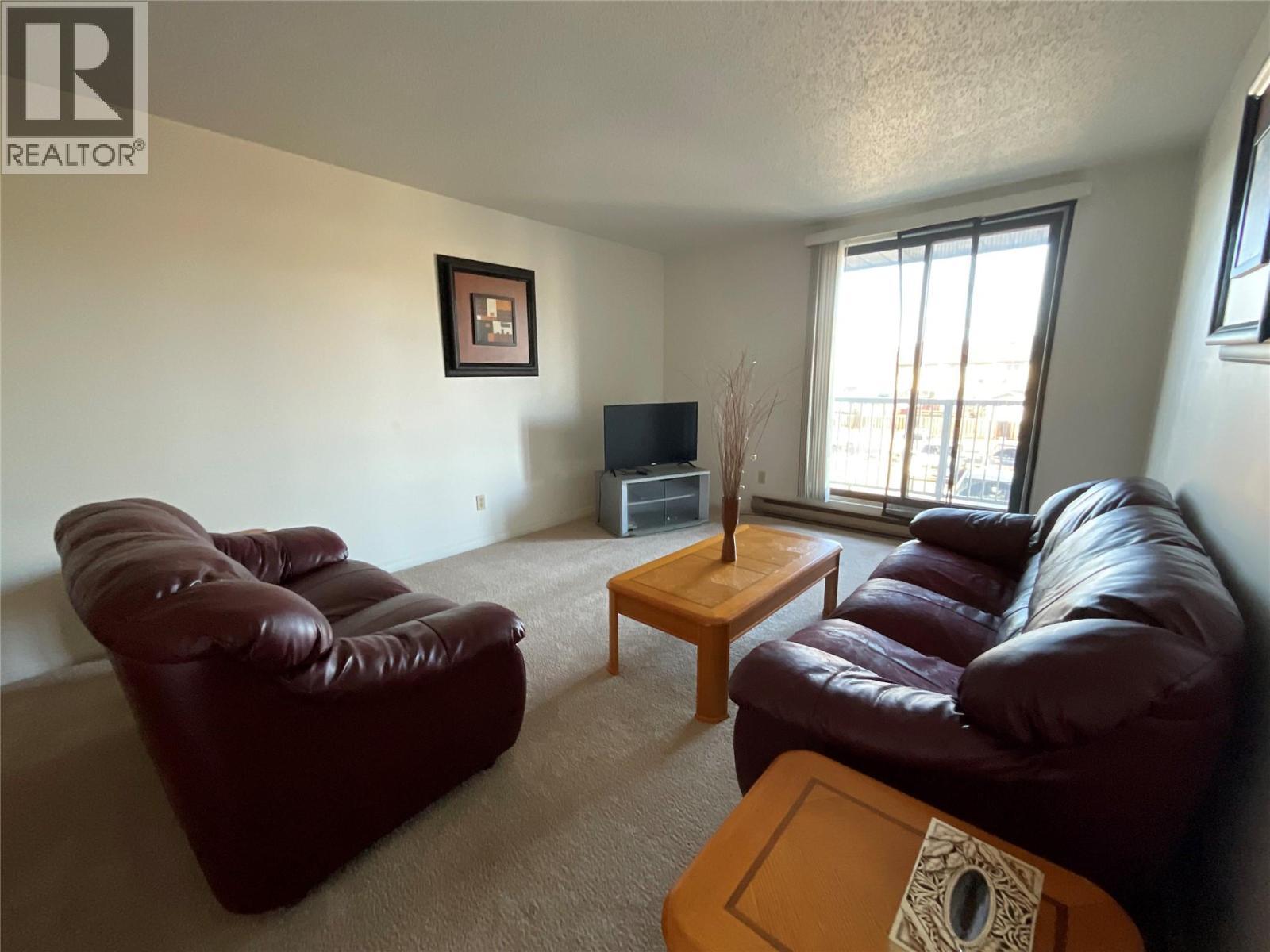 212 Spieker Avenue Unit# 202, Tumbler Ridge, BC - Indoor Photo Showing Living Room