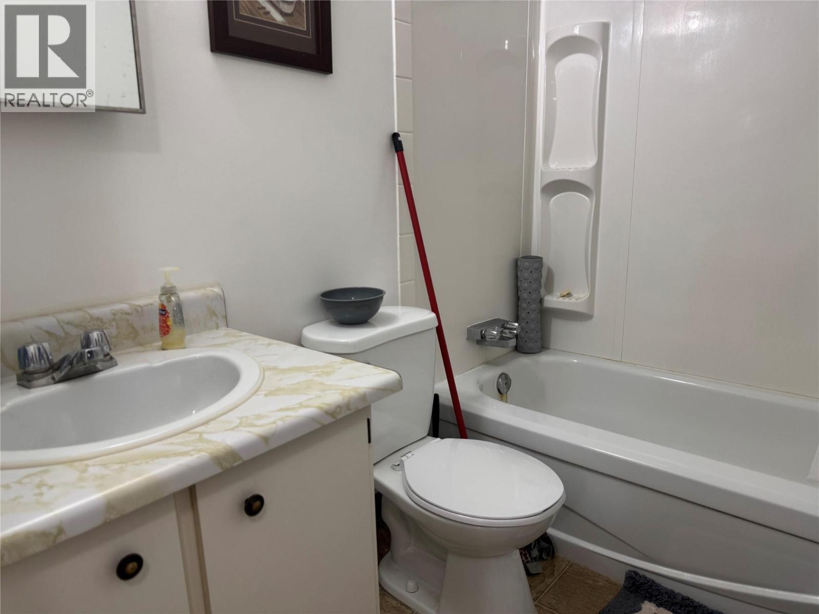 212 Spieker Avenue Unit# 202, Tumbler Ridge, BC - Indoor Photo Showing Bathroom