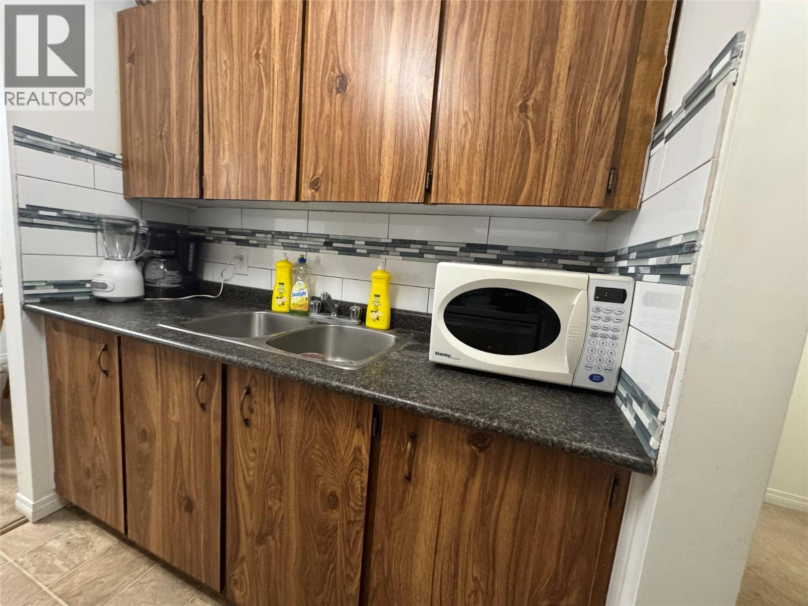 212 Spieker Avenue Unit# 202, Tumbler Ridge, BC - Indoor Photo Showing Kitchen With Double Sink