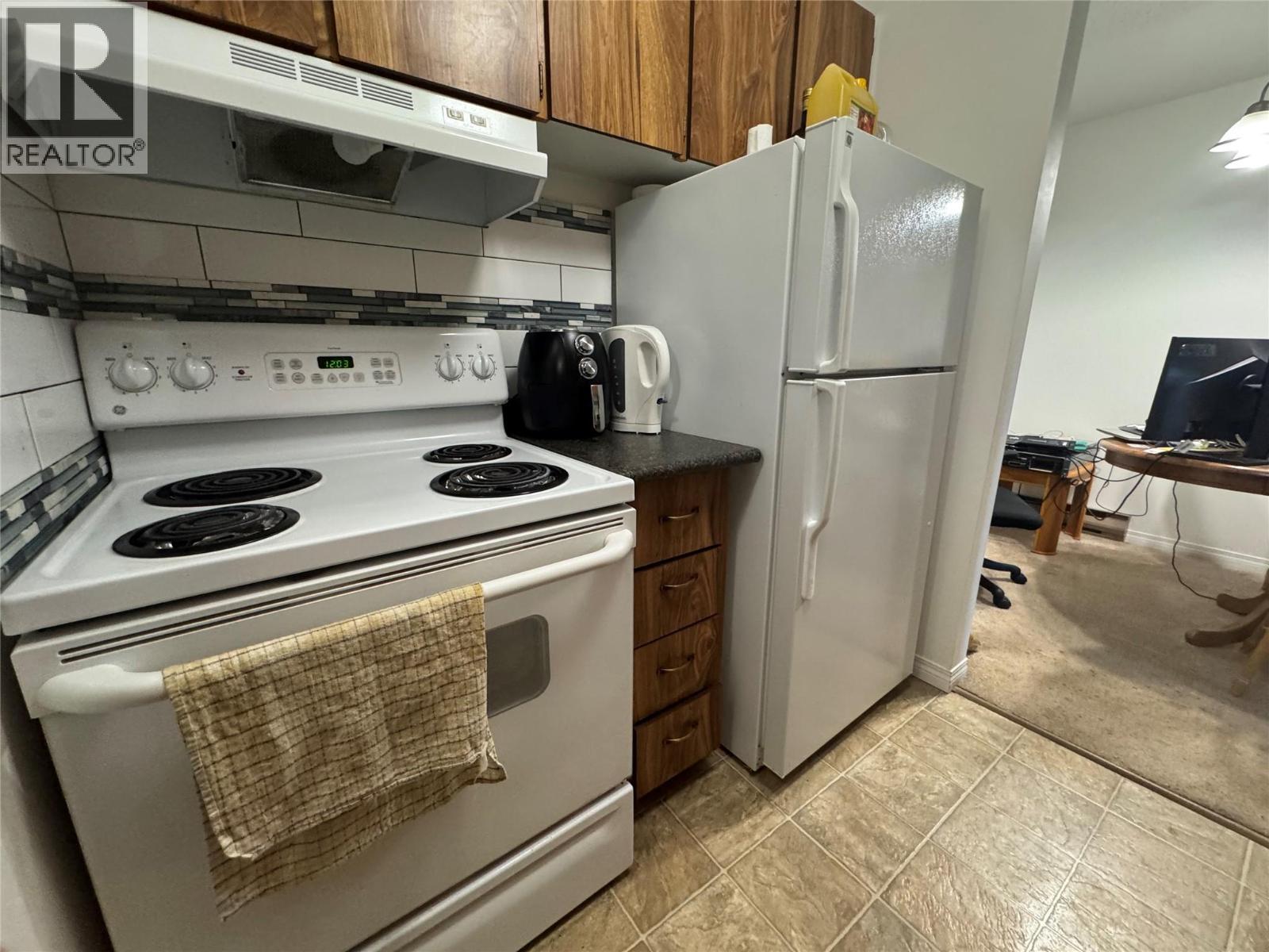 212 Spieker Avenue Unit# 202, Tumbler Ridge, BC - Indoor Photo Showing Kitchen