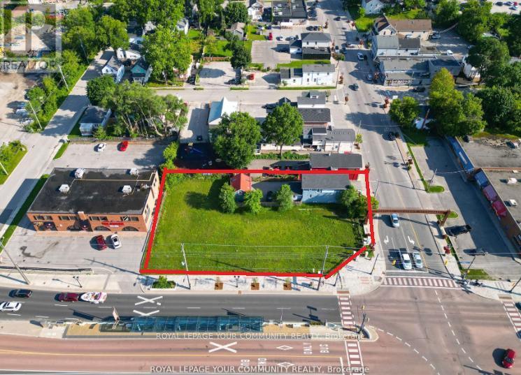 11 Main St (432/438 Davis) E, Newmarket, ON